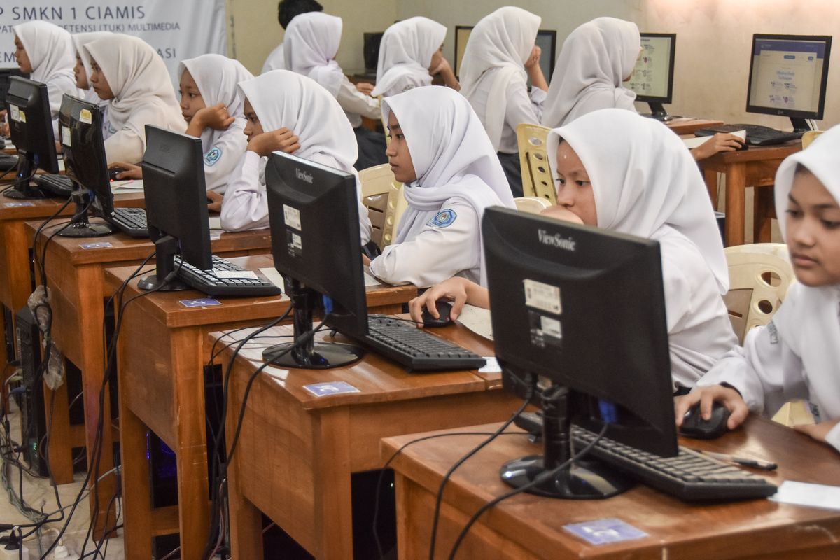 Siswa Live TikTok Saat TKA PGRI Ingatkan Peningkatan Pengawasan di Sekolah Siswa Live TikTok Saat TKA PGRI Ingatkan Peningkatan Pengawasan di Sekolah